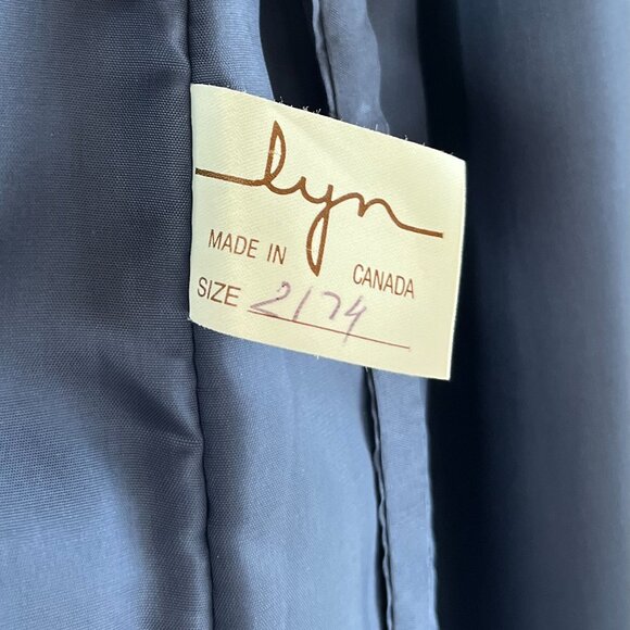 One of kind, VINTAGE Navy Leather Trenchcoat - Picture 5 of 5